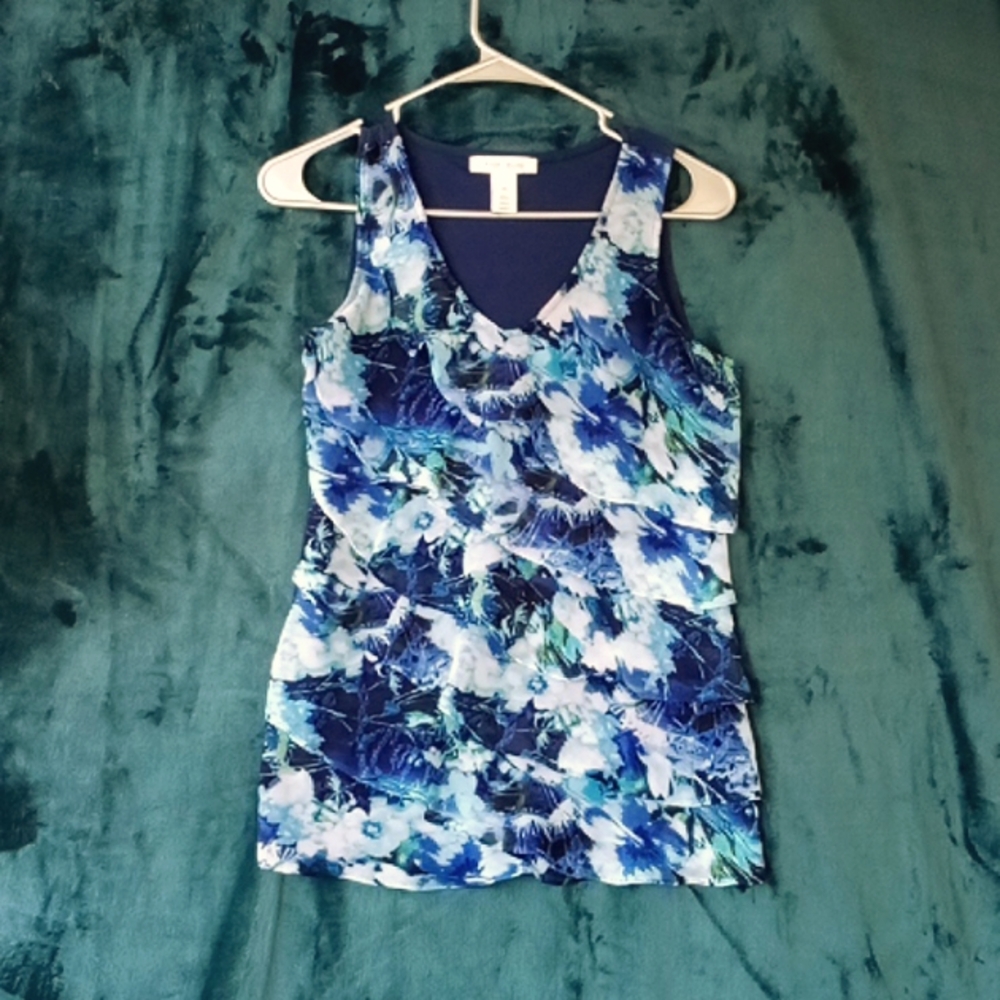 White House / Black Market ruffled sleeveless blue floral top